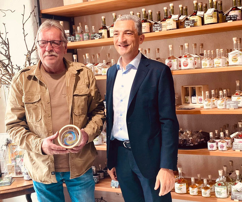 Staatsehrenpreis für Edelbrenner Überreichung durch Landrat Ronny Raith
